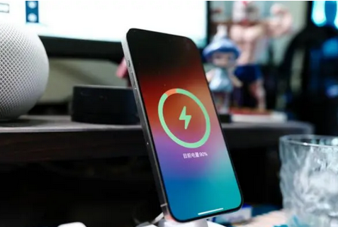 浦江苹果15换屏服务分享用什么充电器给iPhone15充电更好 
